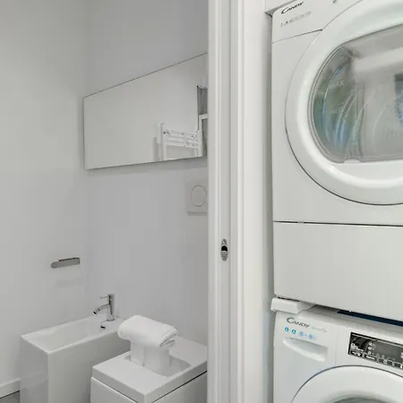 & Queen Apartment