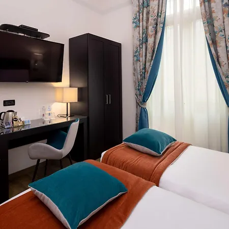 Отель Western Genova 4*
