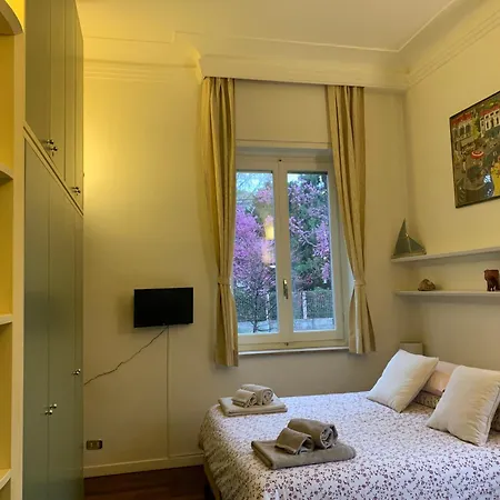 Isola - Isola Pedonale Crocetta Politecnico Bed & Breakfast *