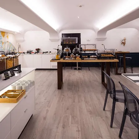Western Genova Отель 4*