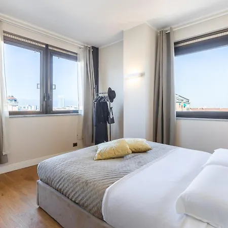 Moderno Attico Con Vista Panoramica E Piscina * Torino