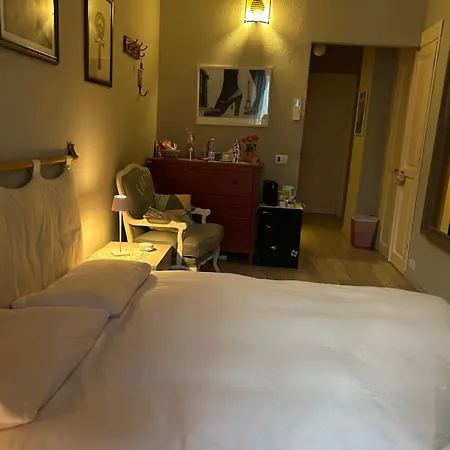 Chez Monique