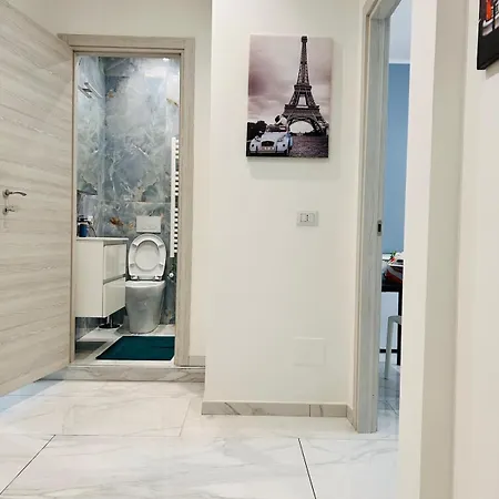 Luxury - Vicino Centro Metropolitana 홈스테이 *