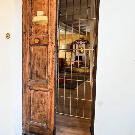 Apartment Golden In Via Po Per Gruppi, Famiglie, Coppie *