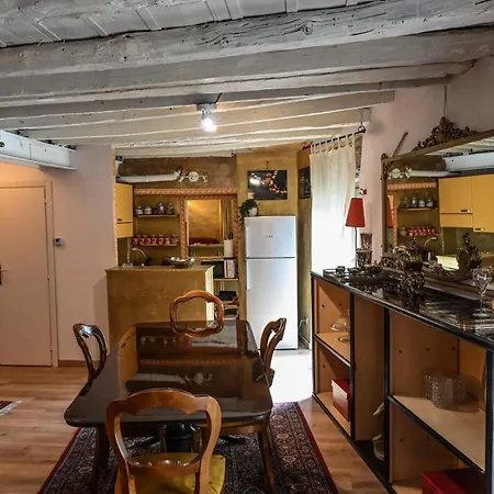 Apartment Golden In Via Po Per Gruppi, Famiglie, Coppie *