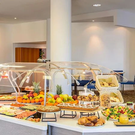 Hotel Novotel Corso Giulio Cesare 4*