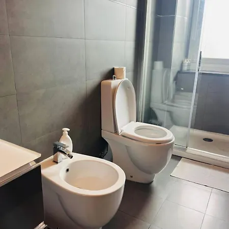 Apartment R&g House - Moderno Vicino Metropolitana - Modern Close To The Metro *