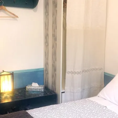 Bed & Art *