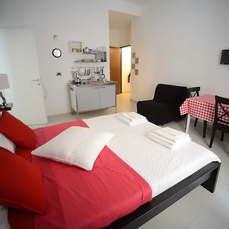 Casa Petrarca Bed & Breakfast 2*