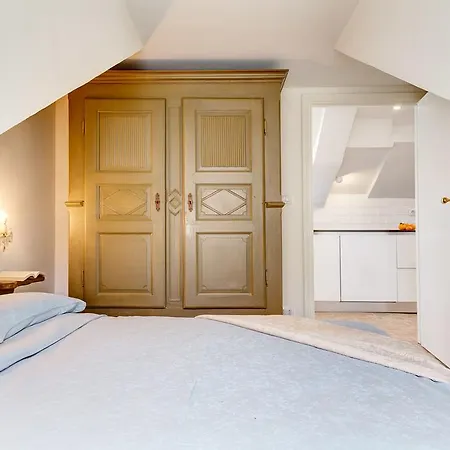 Apartment La Mansarda Delle Grottesche