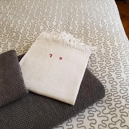 Bed & Breakfast Bed & Art