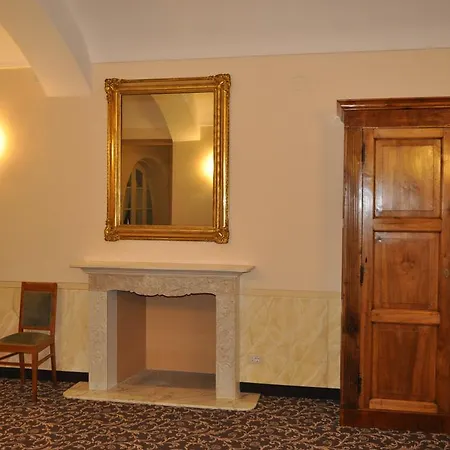 Hotel Roma E Rocca Cavour 3*