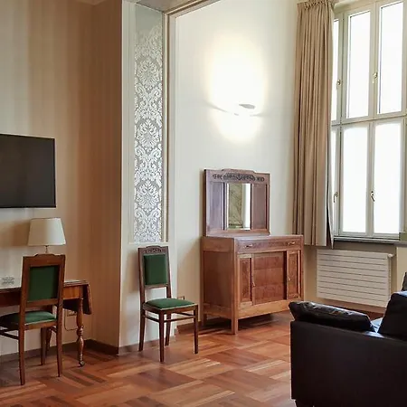 Roma E Rocca Cavour 3*