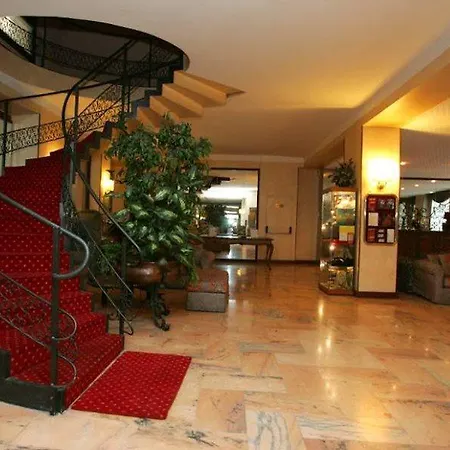 מלון Plaza