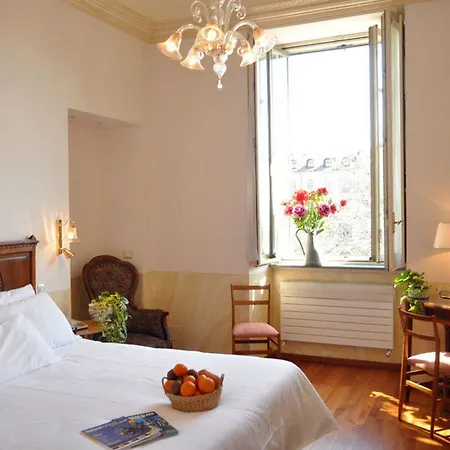 Roma E Rocca Cavour 3*
