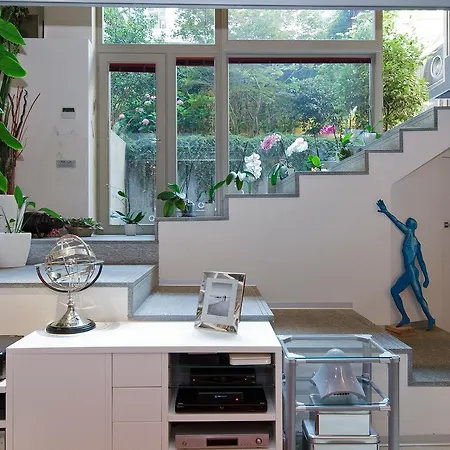 Urbana Apartment *