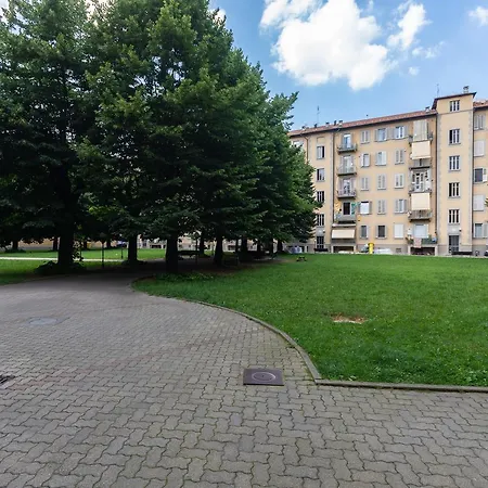 Cenisia & Porta Susa Roomy Flat