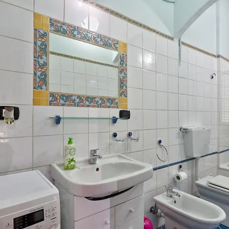 Cenisia & Porta Susa Roomy Flat Apartment