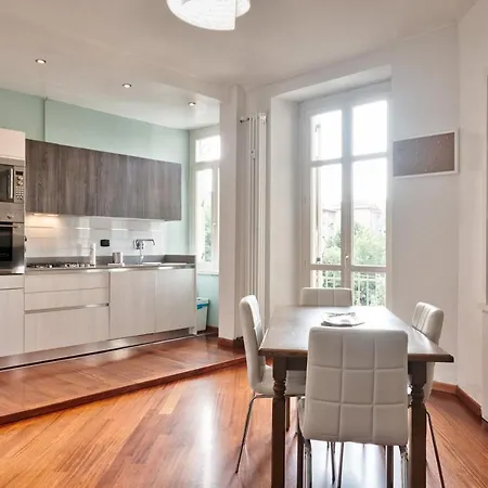 Cenisia & Porta Susa Roomy Flat Turin