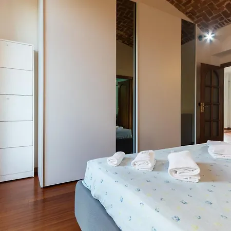 Cenisia & Porta Susa Roomy Flat Turin