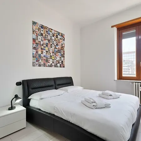 Tribunale & Porta Susa Flat Apartamento Turín