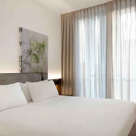 J Hotel 4*