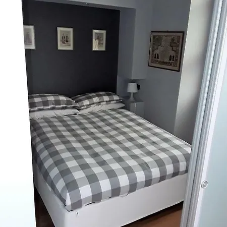 Ai Piedi Della Mole * Turin