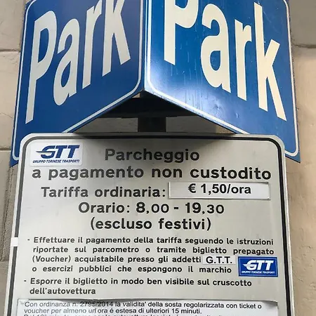 La Finestra Sul Cortile Di Via Gioberti * Torino