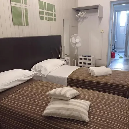 7 Guest house *