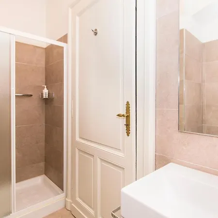 Golden Eagle Appartement *