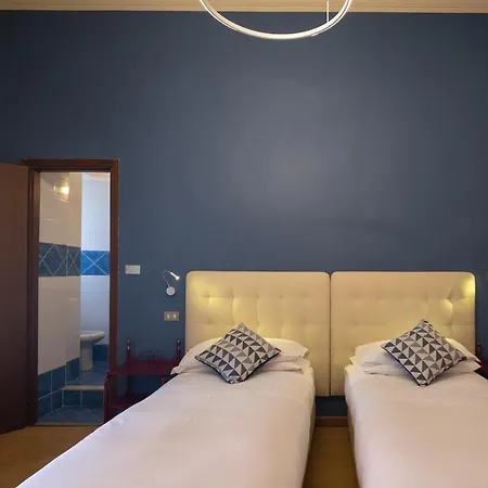 Italia ホテル 3*