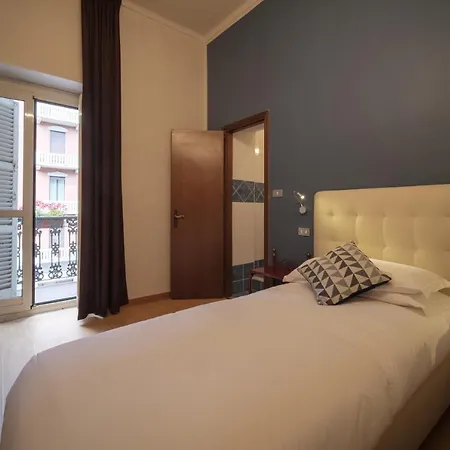 Italia ホテル 3*