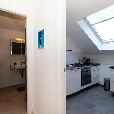 Bellardo Hillview Apartment