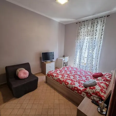 Classic Chic Bilocale Italia61. Apartment *