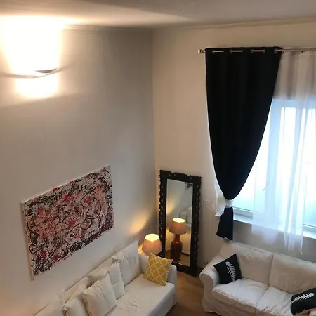 San Secondo Street Apartman *