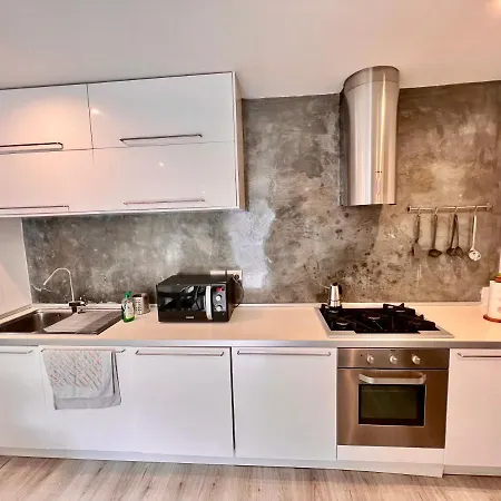 Abstract House Design In Center Of Appartamento