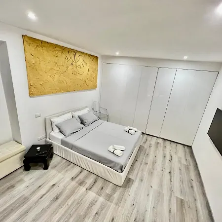 Abstract House Design In Center Of * Torino