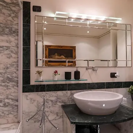 Porta Nuova-centroelegant Wifi&netflix Apartment *