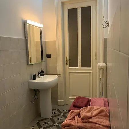 Charming Renovated In Turin- 2 Bathrooms * Turijn