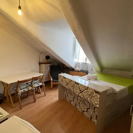 Ellen's Apartment:little Near Portanuova アパート トリノ