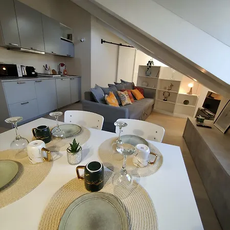 Appartamento Mansarda Luxury: Lagrange Centro *