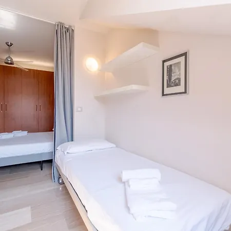 Casa Valeggio Attic Apt Few Steps From Porta Nuova Appartamento