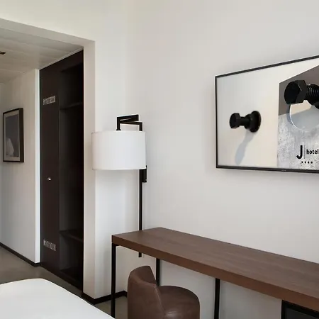 Hotel J