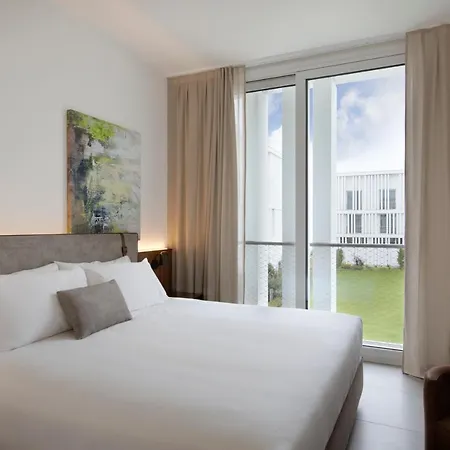 J Hotel 4*