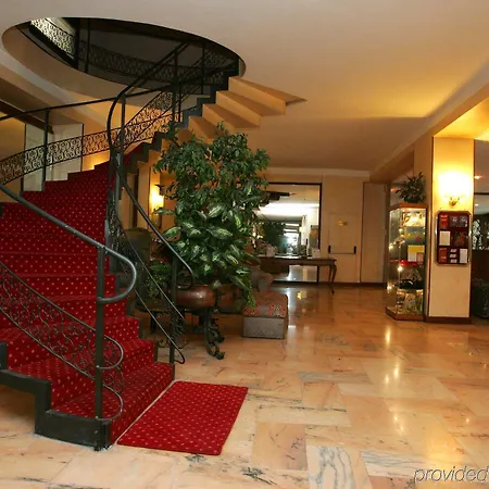 Plaza ホテル 3*