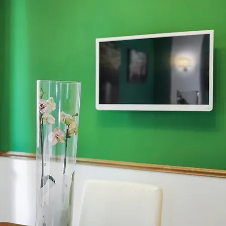 Apartment Into - Regina 1 *