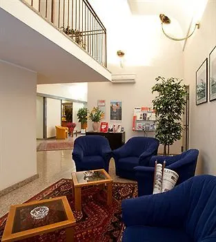 Hotel Des Artistes 3*