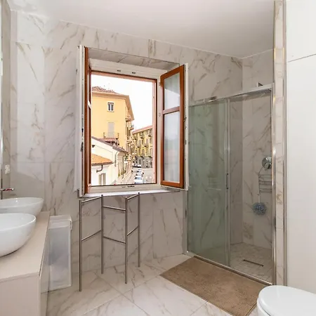 Della Regina Refined Flat Turín