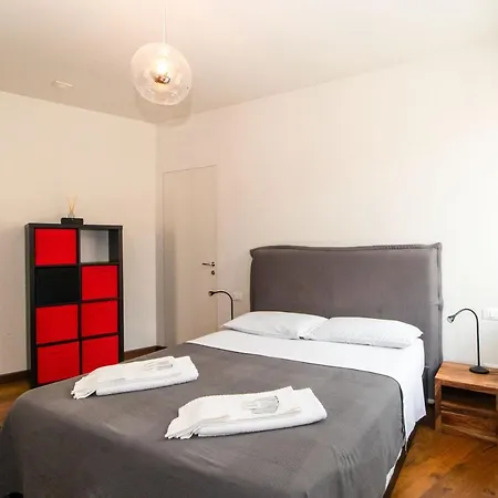 Della Regina Refined Flat * Turín