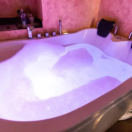 Apartment Borgo San Paolo Stylish Apt With Jacuzzi Turin